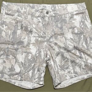 Hollister Women's Camouflage Cargo Shorts